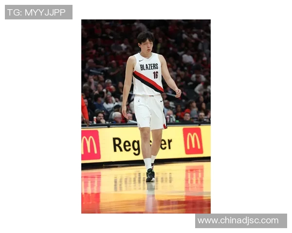 媒体人点评小杨与凯斯勒弩机差距明显称这是新秀成长必须付出的学费 媒体人点评小杨与凯斯勒弩机差距明显称这是新秀成长必须付出的学费